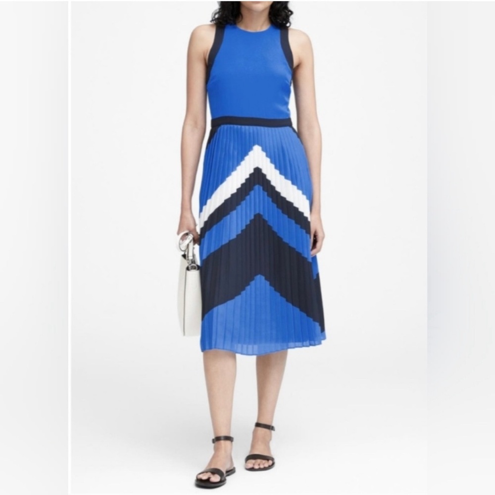 Banana Republic Chevron Pleated Midi Dress Blue Black Size 2P